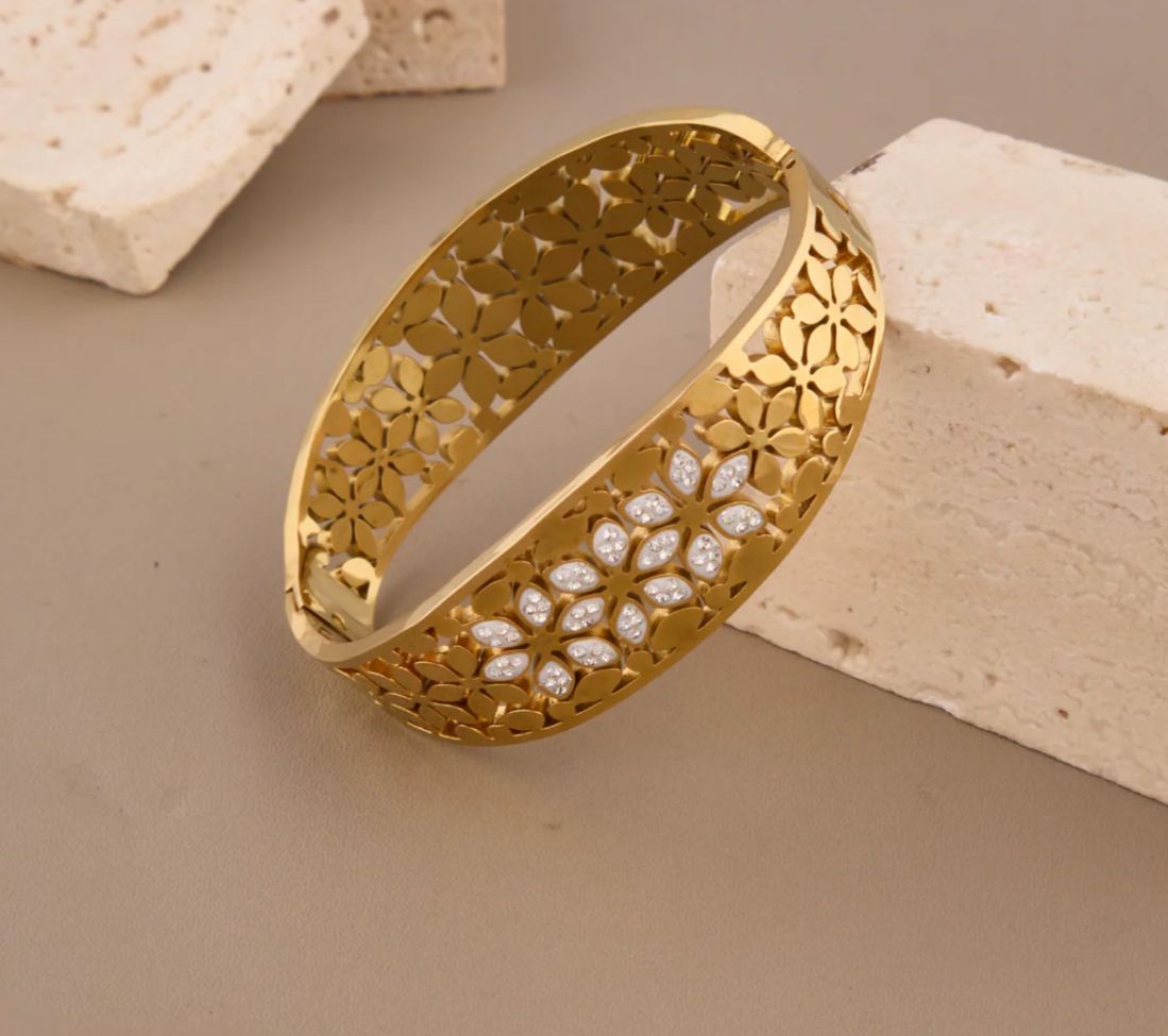 Luxury Floral Cut-Out Bangle with Crystal Accents – Golden Statement Kada